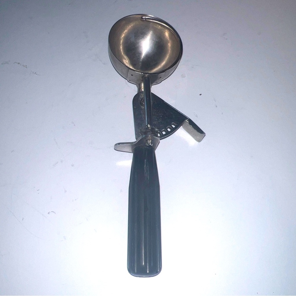 Vintage Williamson Ice Cream Scoop With Spring-Loaded Dispenser Overside Scoop